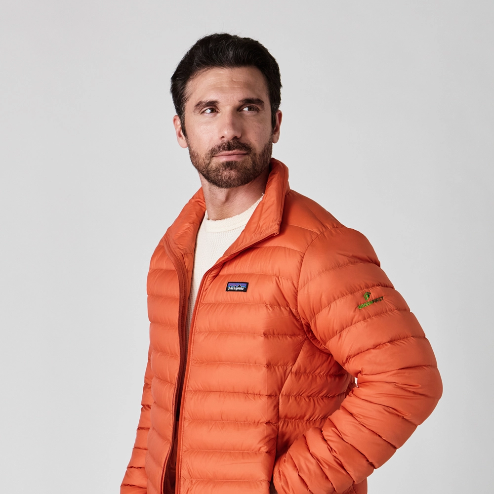 Find premium Patagonia custom corporate holiday gifts at Corporate Gear. 